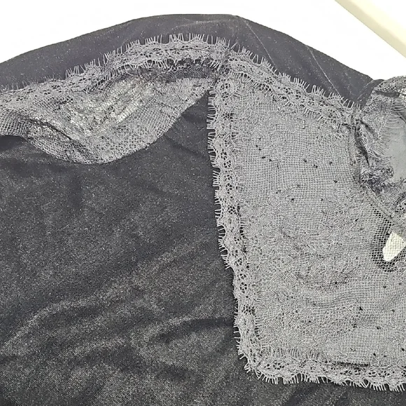 Blue and White Fitted Long Sleeve Blouse with Mandarin Collar - Picture 2 of 10